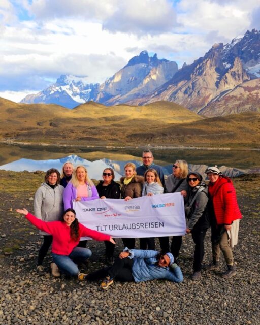 ✨ ¡Hola Chile! – Reiseberater*innen on Tour mit @diamir_erlebnisreisen ✨Im April waren wir auf einer unvergesslichen Inforeise durch das Land der Kontraste – Chile – und haben für euch die Highlights erkundet! 🌎✈️

Vom magischen Sonnenaufgang in der Atacama-Wüste, über brodelnde Geysire auf 4.200 m Höhe, bis hin zu den vibrierenden Gassen von Santiago de Chile – diese Reise war ein Fest für die Sinne. Aber das war noch längst nicht alles! 🏔️ Im wilden Süden, in Patagonien, warteten spektakuläre Naturerlebnisse im Torres-del-Paine-Nationalpark, majestätische Andenkondore und atemberaubende Gletscherblicke auf unsere Inforeisenden.

💼 Mit einem Koffer voller Emotionen, Fachwissen und neuen Impulsen kehren unsere Reiseprofis zurück – bereit, ihre Begeisterung und Expertise mit ihren Kund*innen zu teilen!

Danke an unseren langjährigen Partner DIAMIR Erlebnisreisen für diese eindrucksvolle Tour voller Wow-Momente und Horizonterweiterung! 💚

📍 Chile – du hast verzaubert.

#chile #chileerleben #atacama #patagonia #diamir #erlebnisreisen #travel #inspo #inforeise #famtrip #tltu #reiseberatung #reiseberatungontour