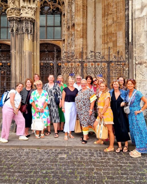 Unser PRO-Präsenztreffen in Ulm war ein voller Erfolg! 🤝✨ Inspirierende Gespräche, wertvolle Impulse und das Wiedersehen mit tollen Kolleg*innen haben den Vormittag im Café Stadthaus unvergesslich gemacht. Im Anschluss haben wir bei einer spannenden gemeinsamen Stadtführung das charmante Fischer- und Gerberviertel kennengelernt und den beeindruckenden Ulmer Münster erkunden. 🏰🌊 

Vielen Dank an alle, die dabei waren – wir freuen uns schon auf das nächste gemeinsame Erlebnis! 💜

💡 Fun Fact: Wusstet ihr eigentlich, dass der Ulmer Münster mehr als 130 Jahre lang den Titel des „höchsten Kirchturmes der Welt“ getragen hat? Dieser wird ihm nun von der Sagrada Familia abgenommen, die um ein begehbares Stahlkreuz mit Glasfenstern erweitert werden soll. 

#tltu #reiseberatung #propartner #partnerschaft #partnership #team #teamwork #network #austausch #danke #qualitytime